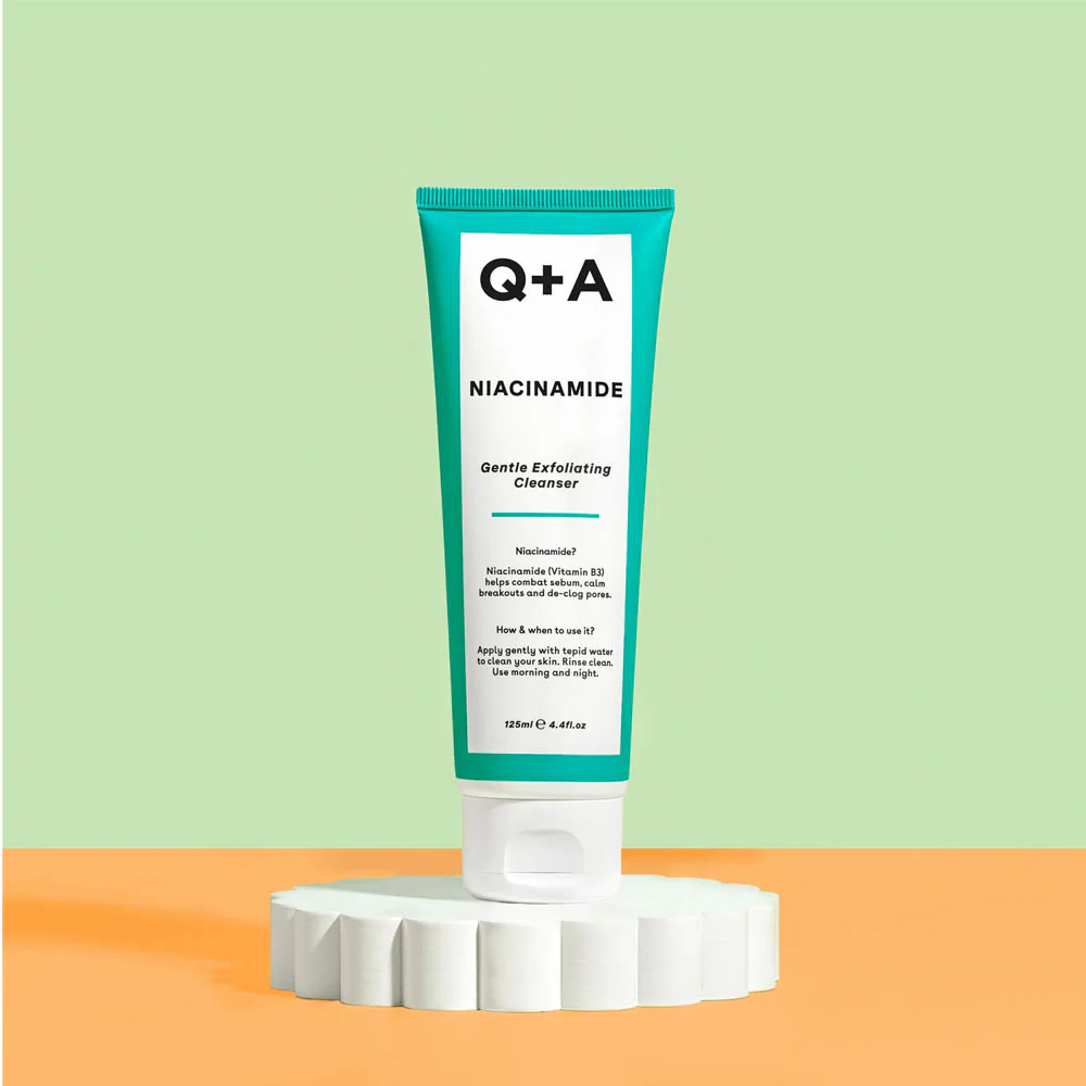 Q+A Niacinamide Gentle Exfoliating Cleanser - Image 2